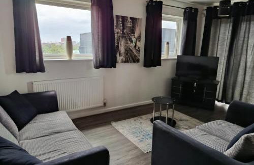 Stylish spacious 2 bed Apt Balcony Nr City Stadium - Foto 5