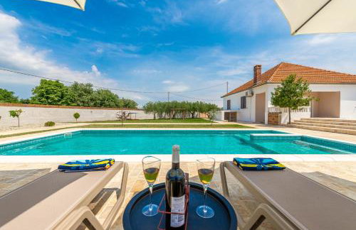 S&I Peaceful Holiday Home With Pool & Jacuzzi - Foto 53