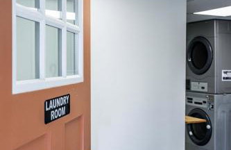 Newly Renovated Bright Studio - Photo 21