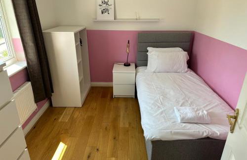 PARK VIEW, 6 bed family home, wifi parking, garden - Foto 12