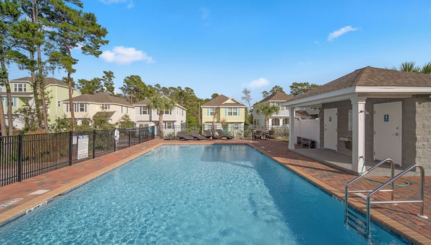 The FUN Orange Home in a Great Location With Bonus Game Room - Foto 2, Piscina