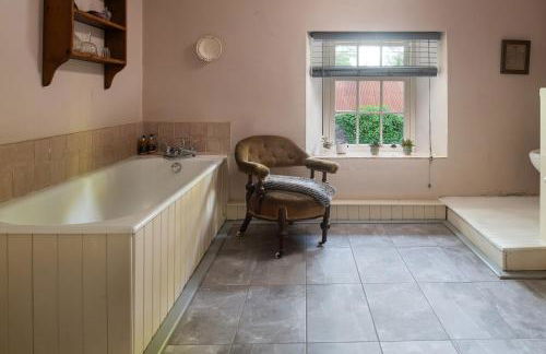 The Cors - Charming Country Escape for Large Family Groups - Photo 26