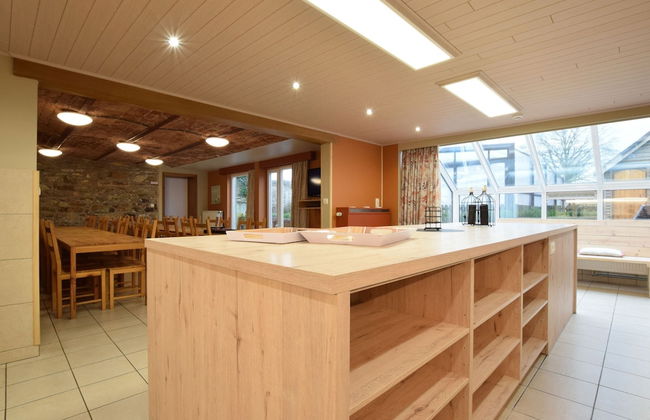 Luxury House with Indoor Pool, Sauna, Hot Tub - Photo 12