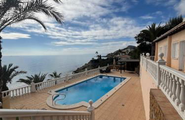 Frontline Villa - Photo 30