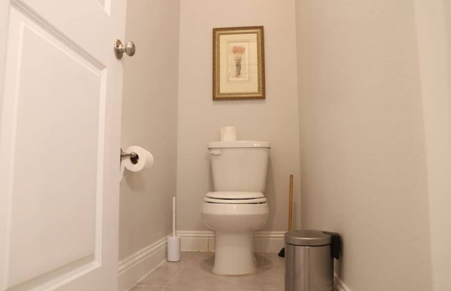 Spacious Home w Putting Green -for Extended Stays - Photo 25