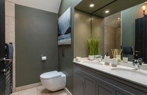 Designer Cotswold post house with external sauna - Foto 21