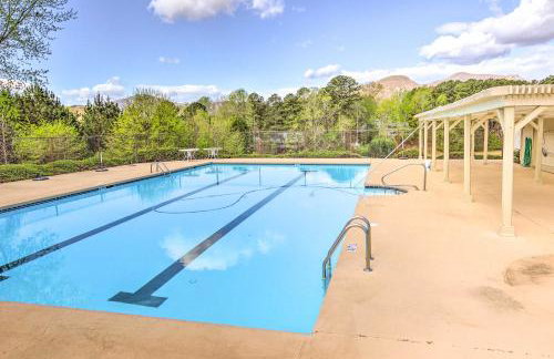 Balcony and Pool Access! Couples Escape in Lake Lure - Foto 20