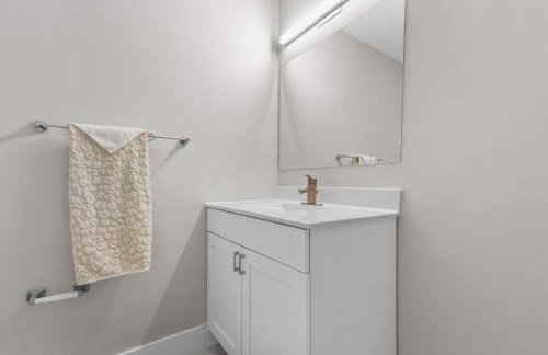 Elegant Escape Prime Location & Style - Foto 17