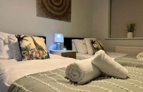 Eskdale Townhouse- Spacious 4BR ,Crawley, Free Wifi, Parking, fully equipped, contractor friendly, temporary relocations welcome, near Gatwick Airport - Foto 17