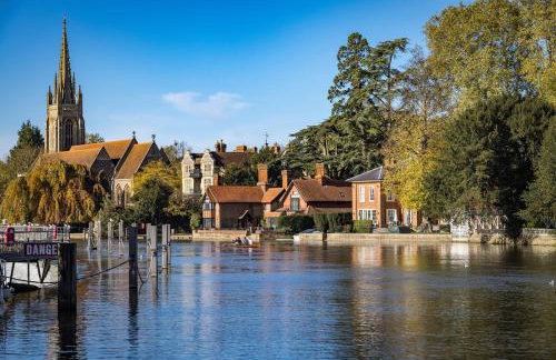 Marlow Family Retreat, Short Stroll into Town - Photo 23