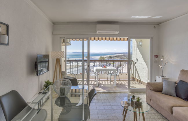 1 bedroom Apartment in Castelló d'Empúries with garden and terrace - Photo 2