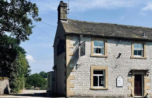 Cosy Apartment Above Village Pub - Photo 11