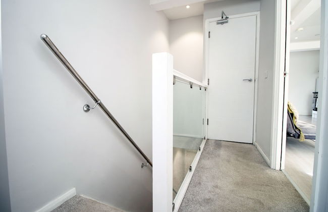 Skyline Immaculate 2-bed Apartment in Swansea - Photo 31