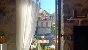 Theta Guesthouse - Photo 3