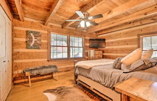 Luxe Dog-Friendly Cabin with Hot Tub and Game Room - Foto 15