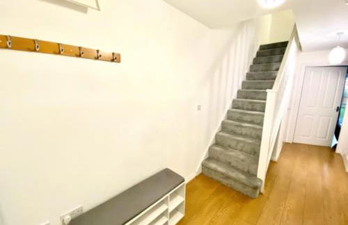 4 Bed House with Driveway Parking for 2 Cars - Rugby - Sleeps 10! Perfect for groups! - Foto 14