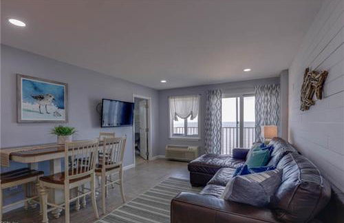 Coastal Beach Condo-Amazing View & Indoor Pool 13th Floor - Foto 1