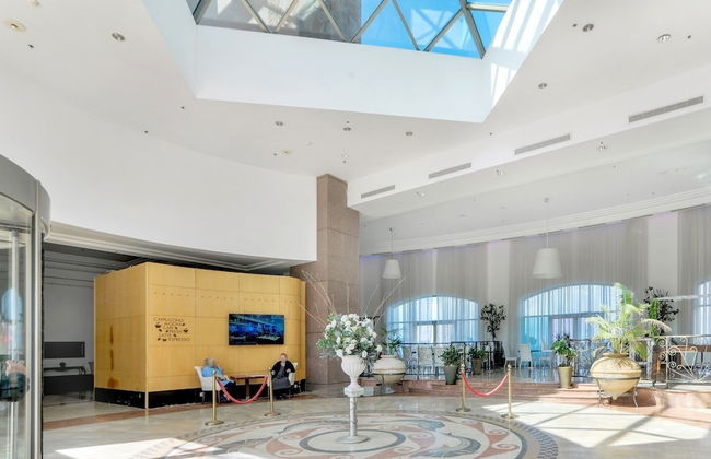 Spacious Sea View Apartment - Photo 3