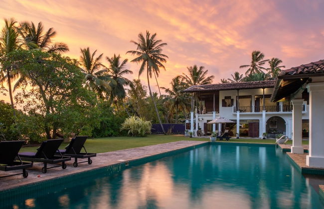 Lovely Lakeside Villa With Large Pool Poolside Dining - Foto 1