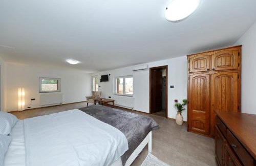 Villa Demare with Heated Pool, Free EVC Station - Foto 26