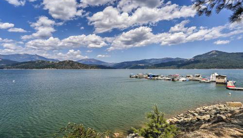 Cabin with Backyard Space - half Mi to Trinity Lake! - Foto 3