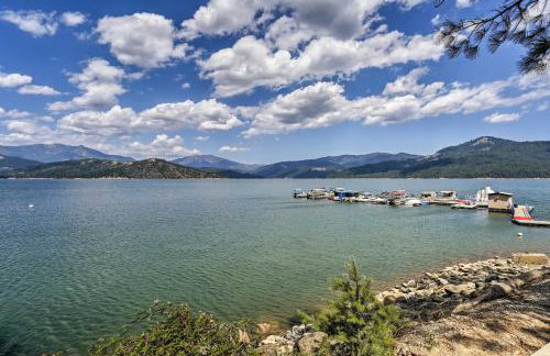 Cabin with Backyard Space - half Mi to Trinity Lake! - Foto 3