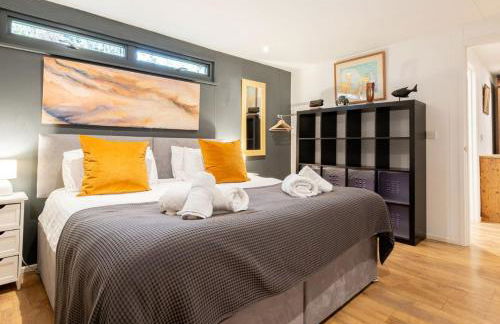 Stunning 6 Bedroom with Swimming Pool & Sauna! - Foto 100