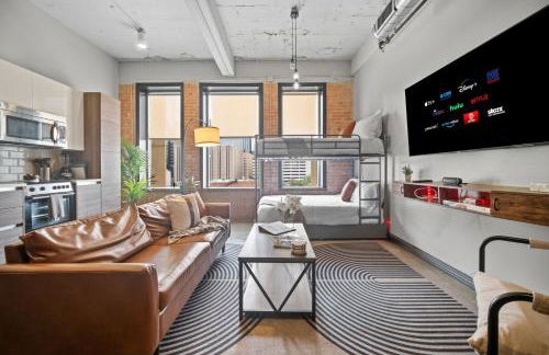 Stunning Downtown Apartment with Pool, Laundry, Parking - Foto 12