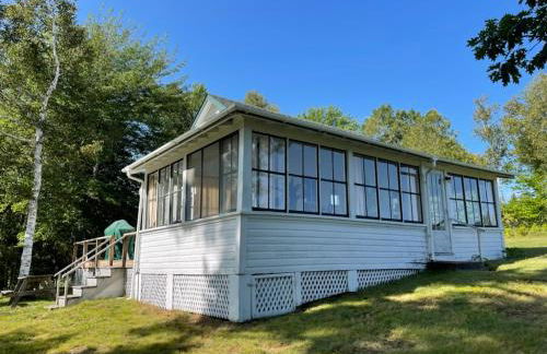 Waterfront Wildflower Cottage with Private Dock! - Foto 19