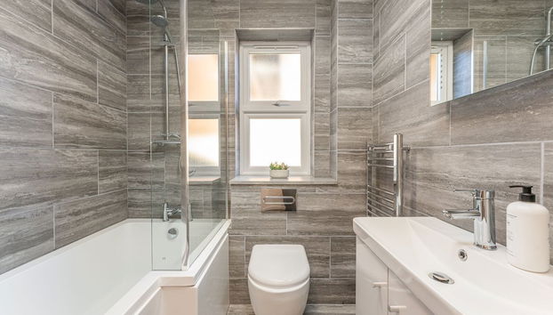 Homely 2-bed Apartment Near Luton Town Centre - Foto 5, Baño