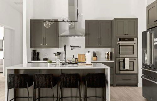 Designer Home with Hot Tub BBQ & Hill Views - Foto 20