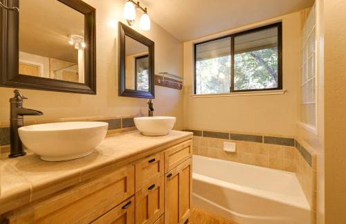 Spacious Groveland Cabin with Wraparound Deck! - Foto 16