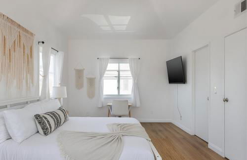 Exclusive 2BD 3BA with Balcony - Photo 12