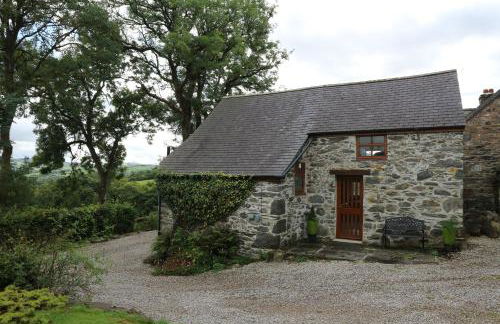 Beautiful 16th Century Ty Cerrig Cottage, set in stunning grounds with great views - Photo 2