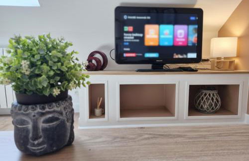 Loft Moderne et Rénové - Idéal Pros & Familles - 1 à 4 pers - Wifi - 5 min de la Gare - Foto 12