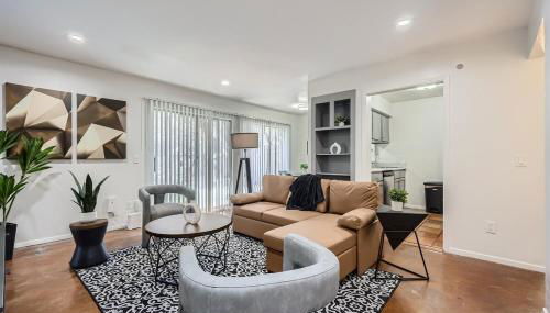 Your Walkable King Bed Getaway - Sleeps 4 - Pool Pkg - Foto 5