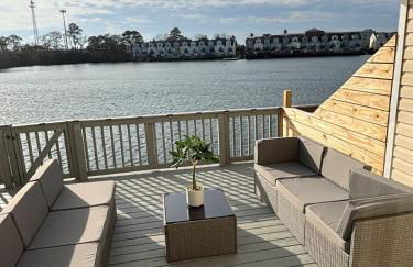 Sunset Serenity!!-Tropical Waterfront Oasis-Huge Private Patio-10Min to KingSt & Beaches - Foto 62