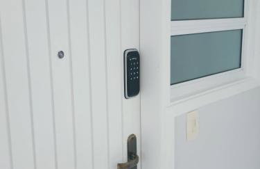 Studio completo frente à Praia do Gonzaga ( Pé na Areia ) - Foto 8