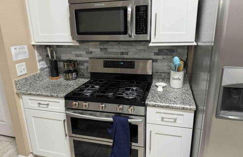 Lakefront Villa with private heated pool - Foto 12