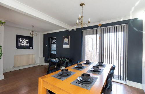 Newly Refurbed Home With Football Table Near M5 Junction 2 - Foto 12