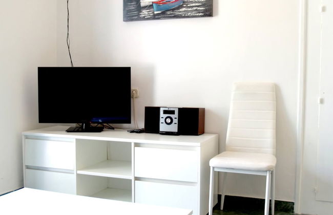 Step Away From The Beach 1-bedroom Apartment Lolov - Photo 8