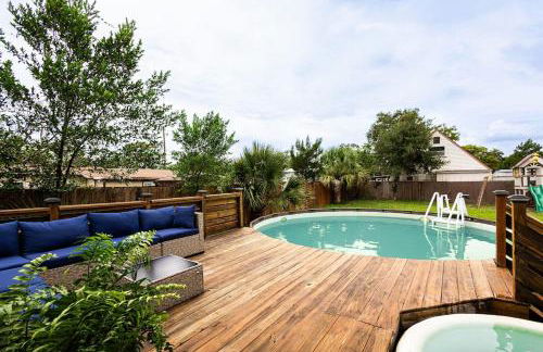 Light & Cozy Oasis with Private Pool and Hot Tub - Foto 14