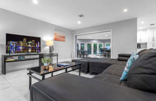 Stunning 4 Bedrooms House with Pool 6 minutes to the Ocean - Foto 73