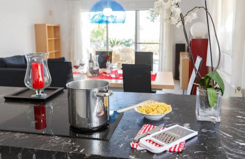 Bright villa with salt water pool - Photo 4