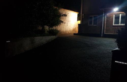 Beechcroft 2 bed part house - Photo 27