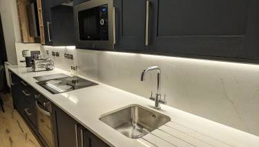 Modern aptmt, 2 Stops to Central London, Smart lock, Netflix - Foto 4