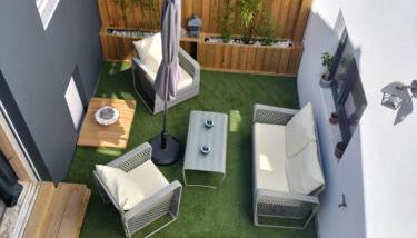 The Violet House - Foto 2, Garden view