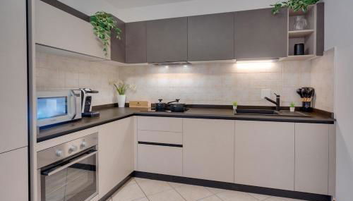 Centro Cormons - 3 Camere Letto & Balcone Privato - Foto 5