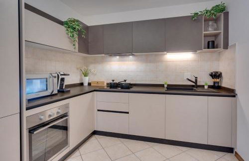 Centro Cormons - 3 Camere Letto & Balcone Privato - Foto 5