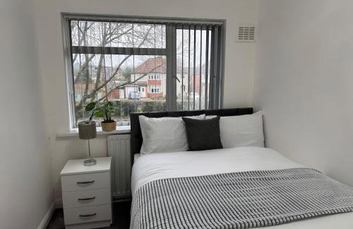 4 Beds House for Families & Contractors with Free Parking - Photo 22